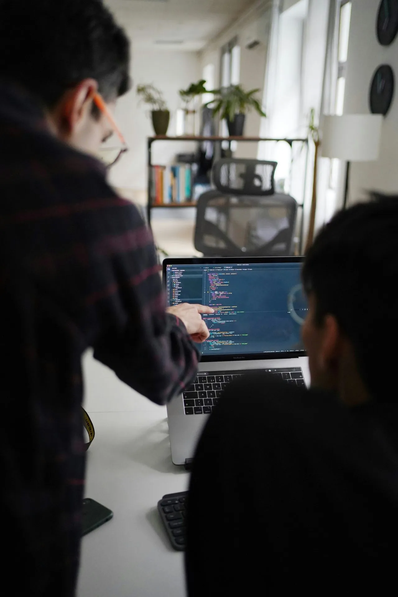 two people discussing website design services