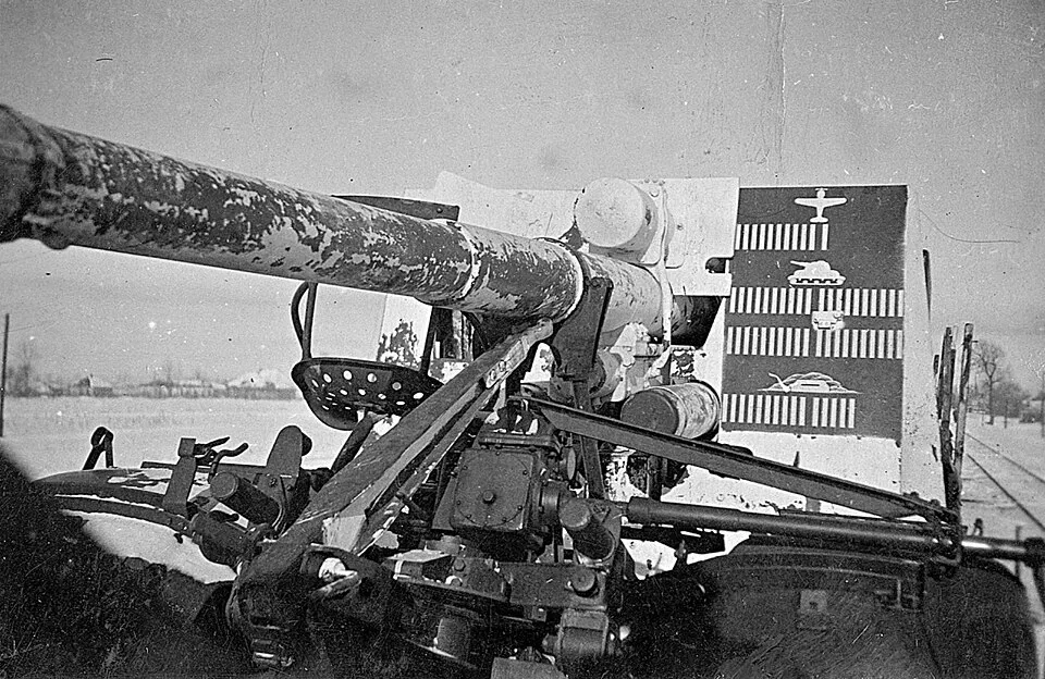 historical video editing picture of Flak 88